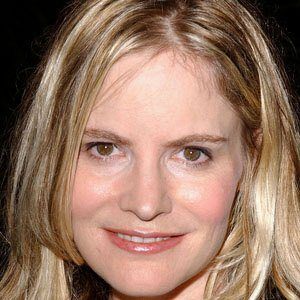 Jennifer Jason Leigh