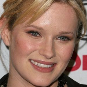 Nicholle Tom
